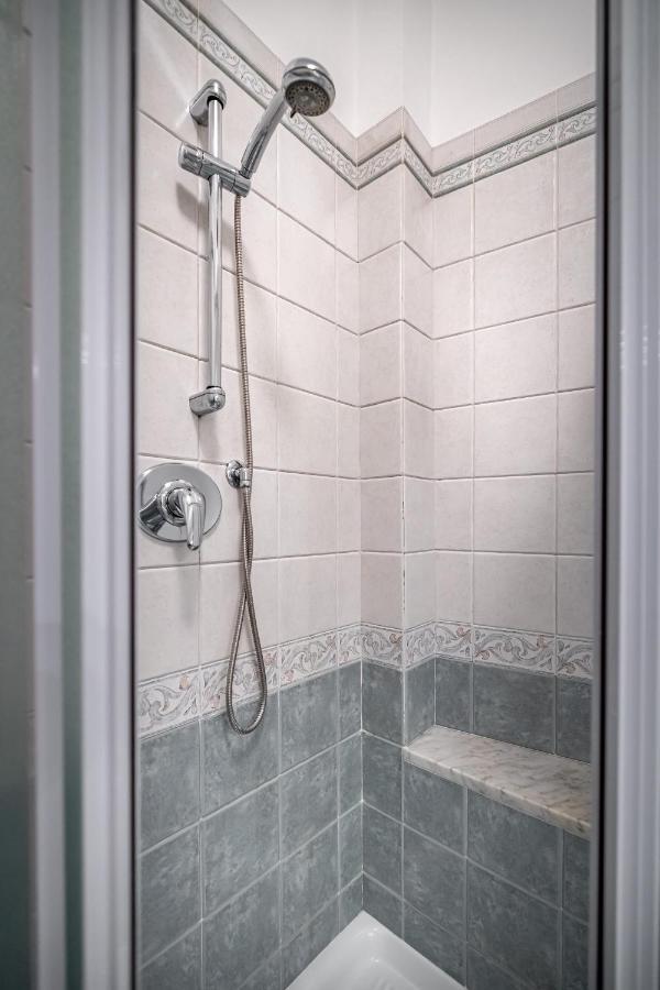 Yid Elegant Apt With Garage 佛罗伦萨 外观 照片